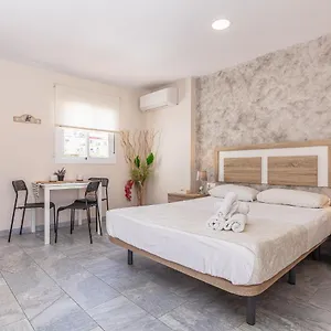 Lola Beach Апартаменты